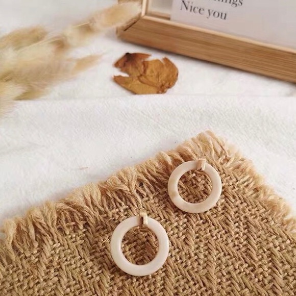 Resin Marble Cream Small Round Hoop Earrings - Picture 3 of 4